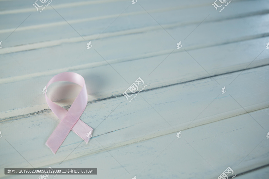 粉色乳腺癌意识丝带俯视图