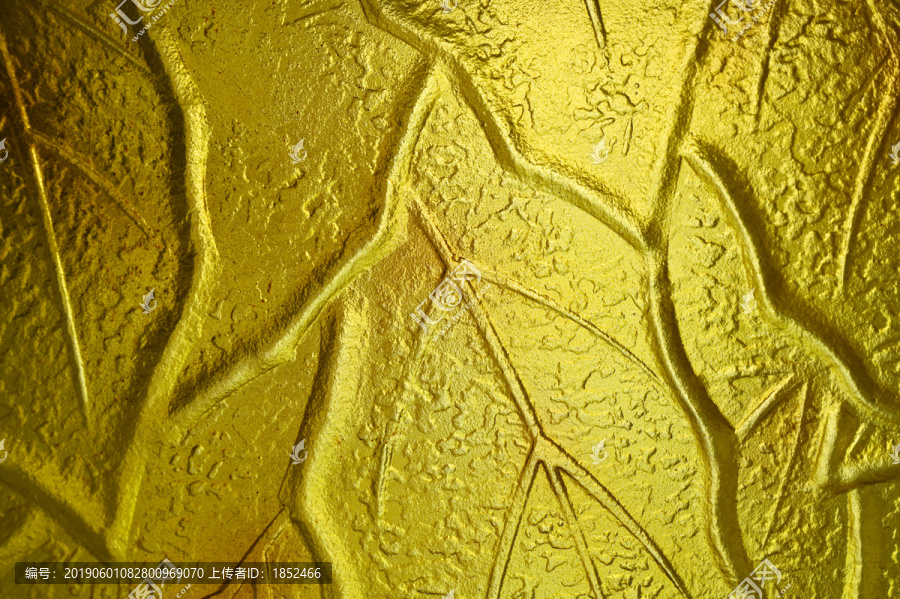 金色树叶花纹材质背景