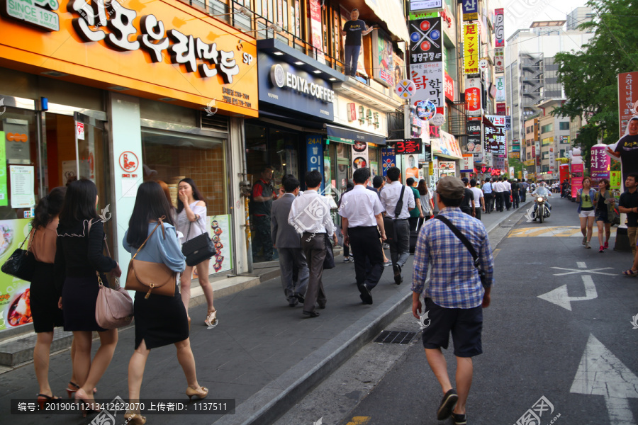 韩国首尔街景人群
