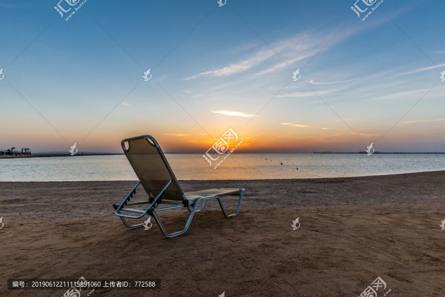 非洲埃及红海海滩上的日出风景