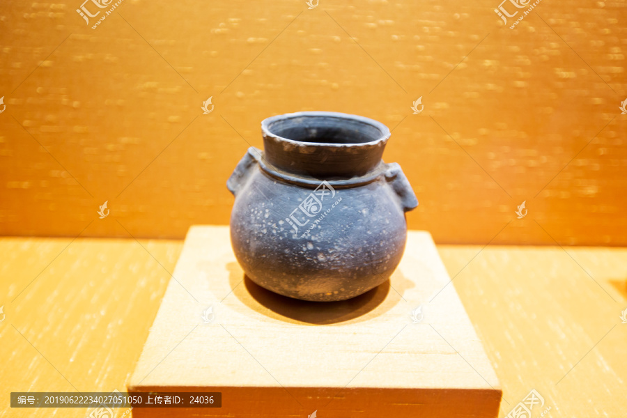 江苏苏州博物馆良渚文化双耳陶罐