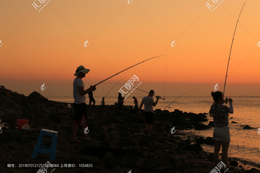 海边钓鱼