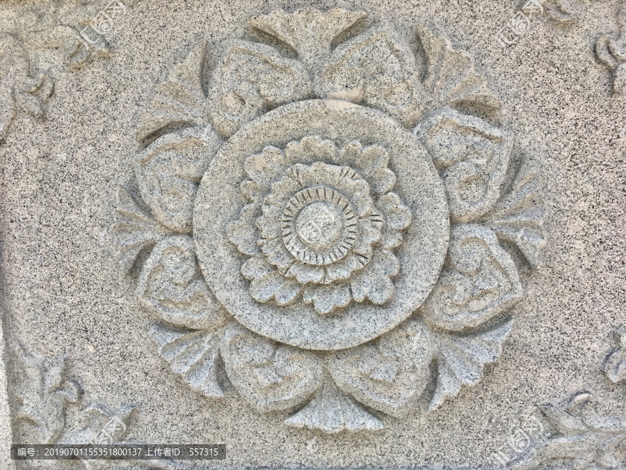 对称花卉图案石雕