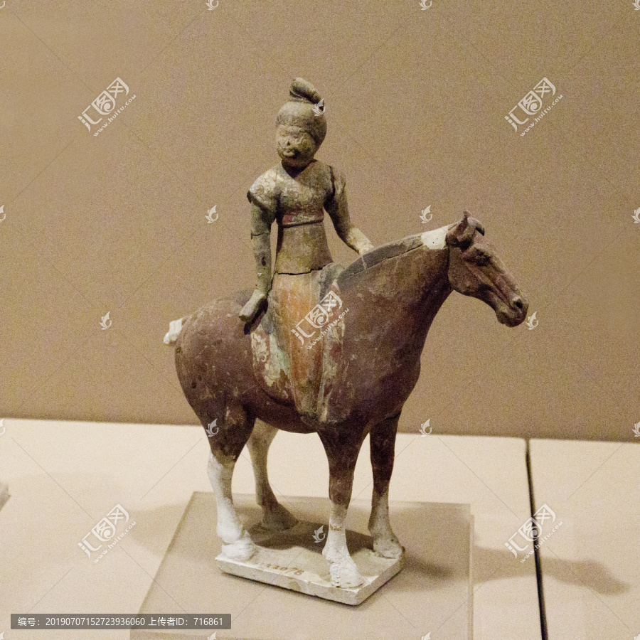 唐陶彩绘女骑马俑