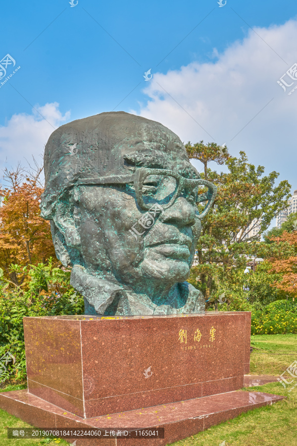 刘海粟雕塑