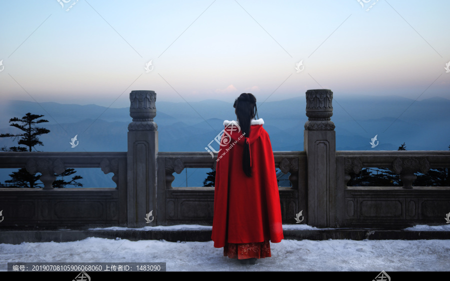 美人古风汉服雪景