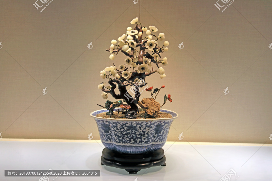 青花瓷盆玉石梅花盆景