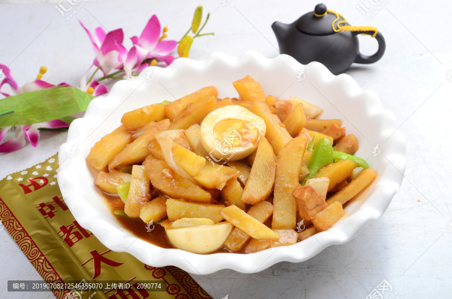 鸡蛋焖土豆条