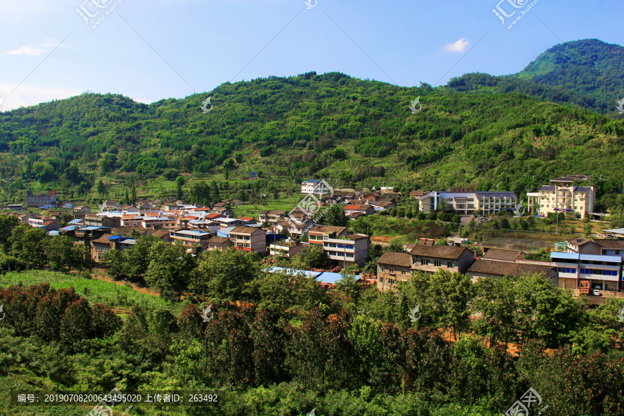 青龙乡柏香村风光景色