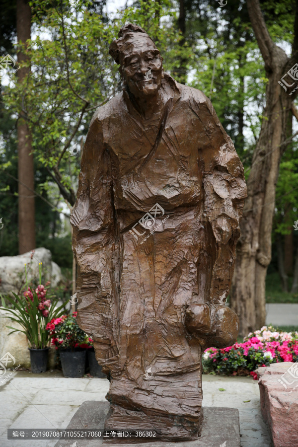 杜甫雕像