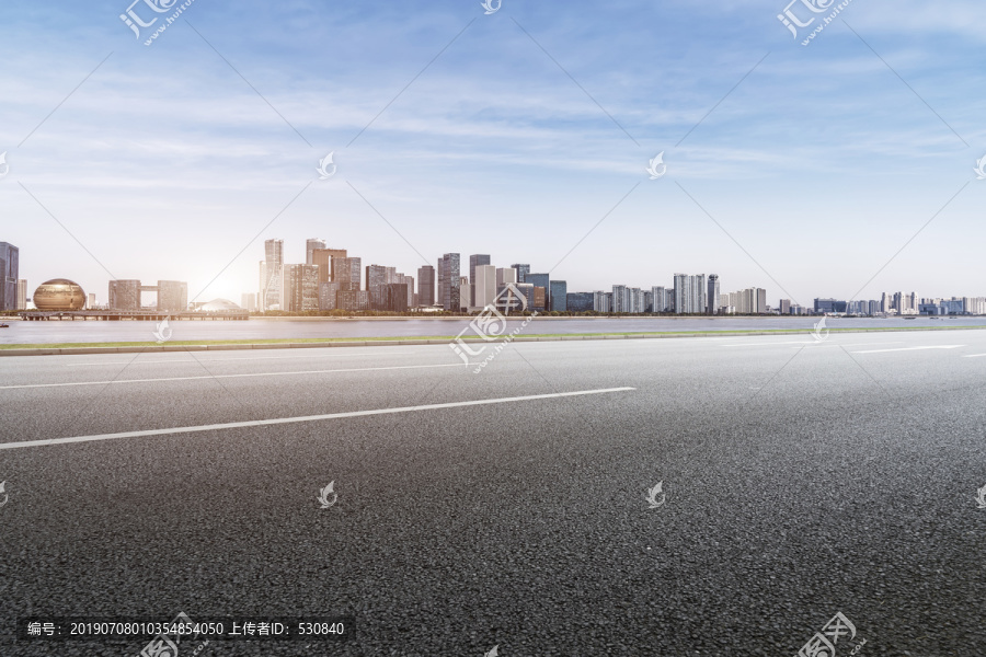 沥青路面和建筑景观