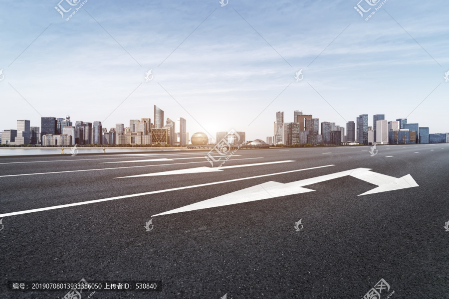 户外公路和写字楼