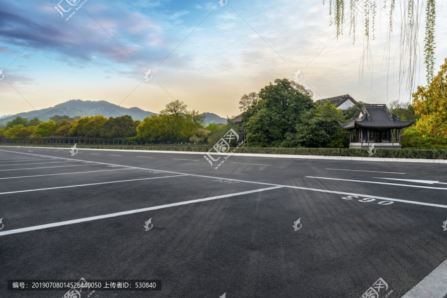 沥青路面和园林景观