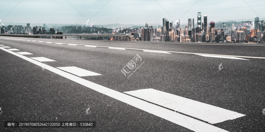 城市道路和现代建筑背景图夜景