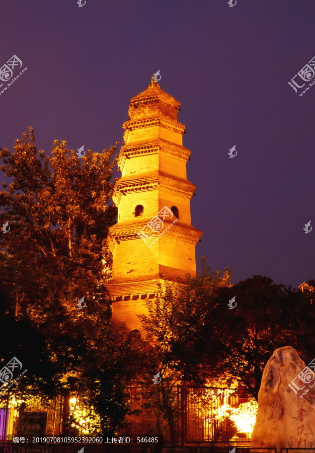 宝庆寺塔夜景