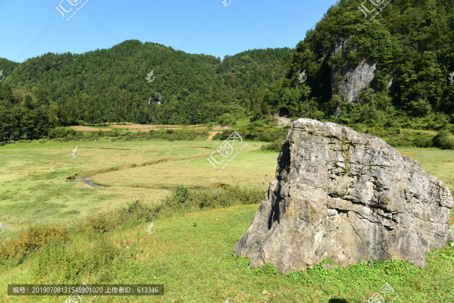 山区山脉草场放牧