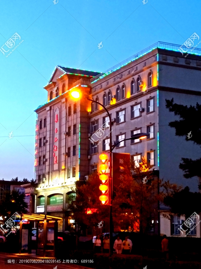 小镇夜色