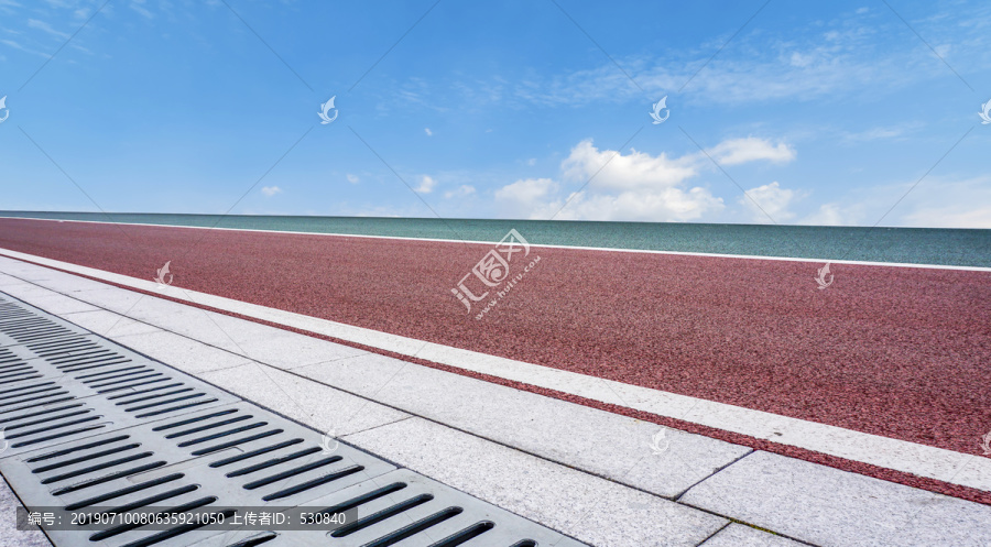 柏油马路和空的前景