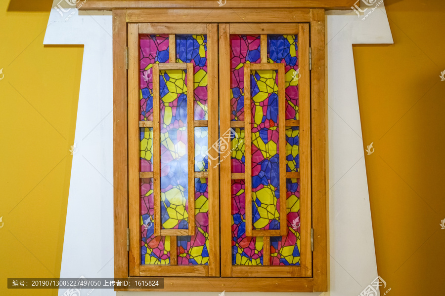 新疆彩绘木窗