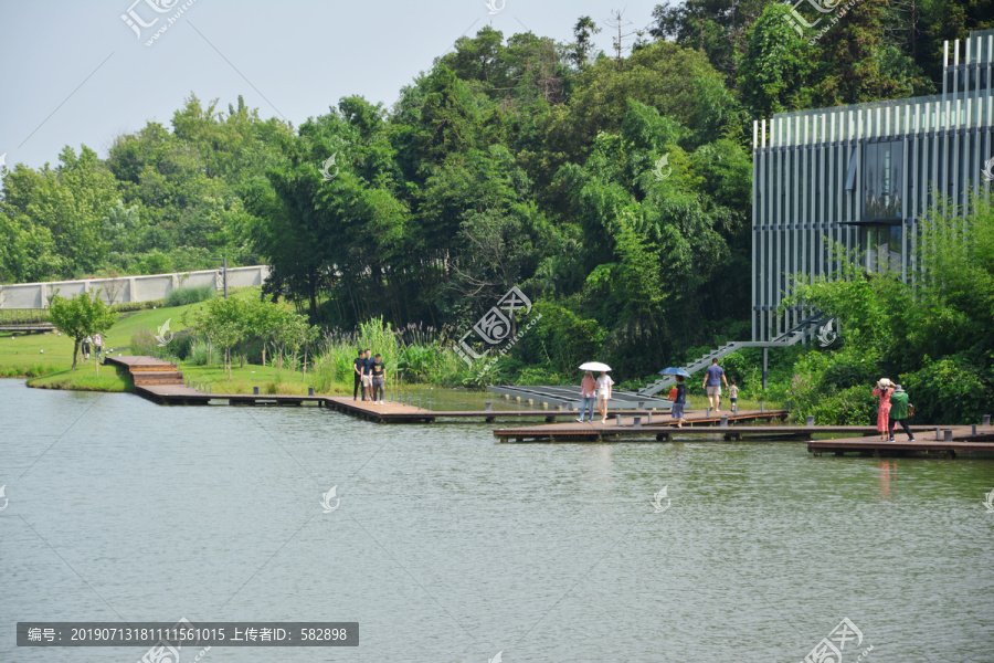 湖畔景观道