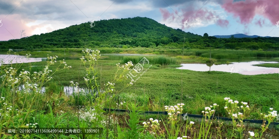 山脉平原摄影大图