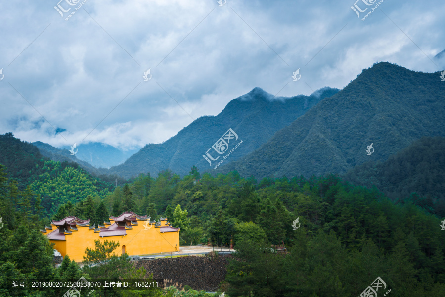 山巅一寺