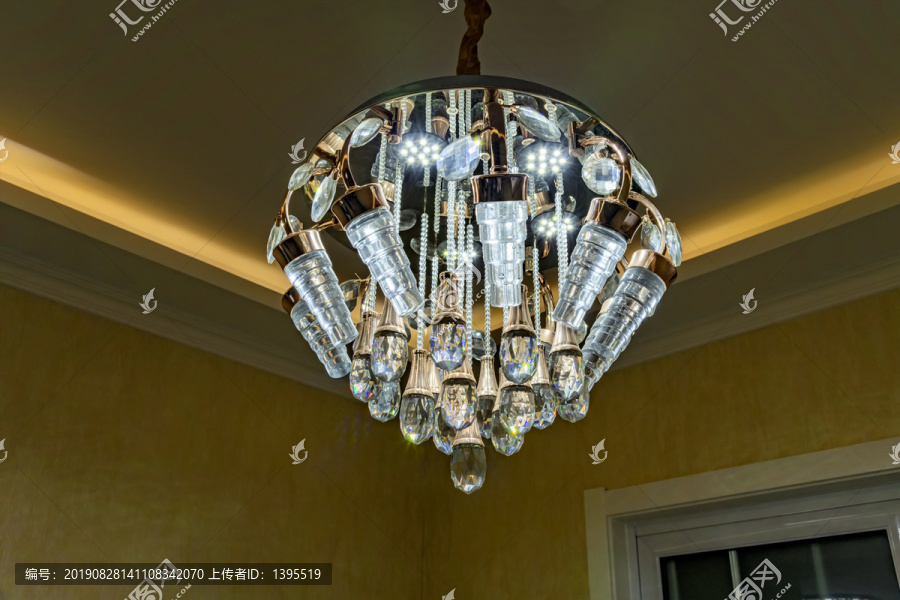 餐厅水晶吊灯