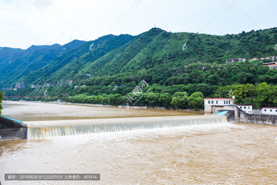 河流堤坝