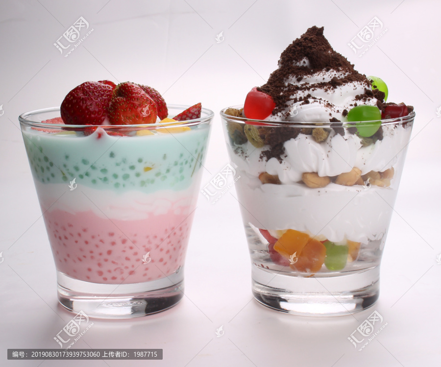 草莓西米露和慕斯蛋糕