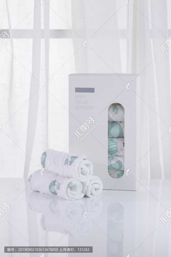婴儿口水巾和包装盒