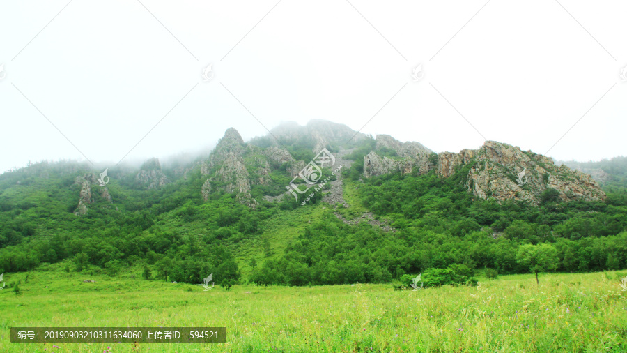 高山裸岩