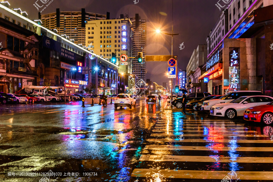 吉林长春雨中夜景