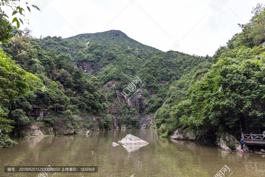 九鲤湖