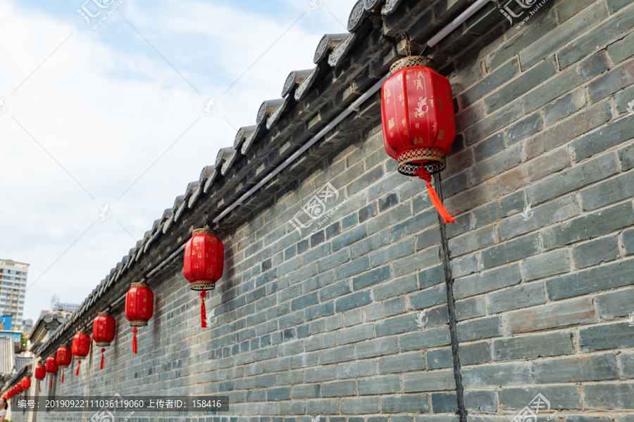 中式围墙灯笼