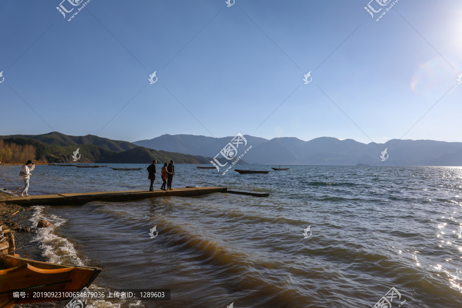 泸沽湖的栈道