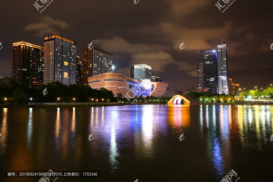 杭州低碳科技馆夜景