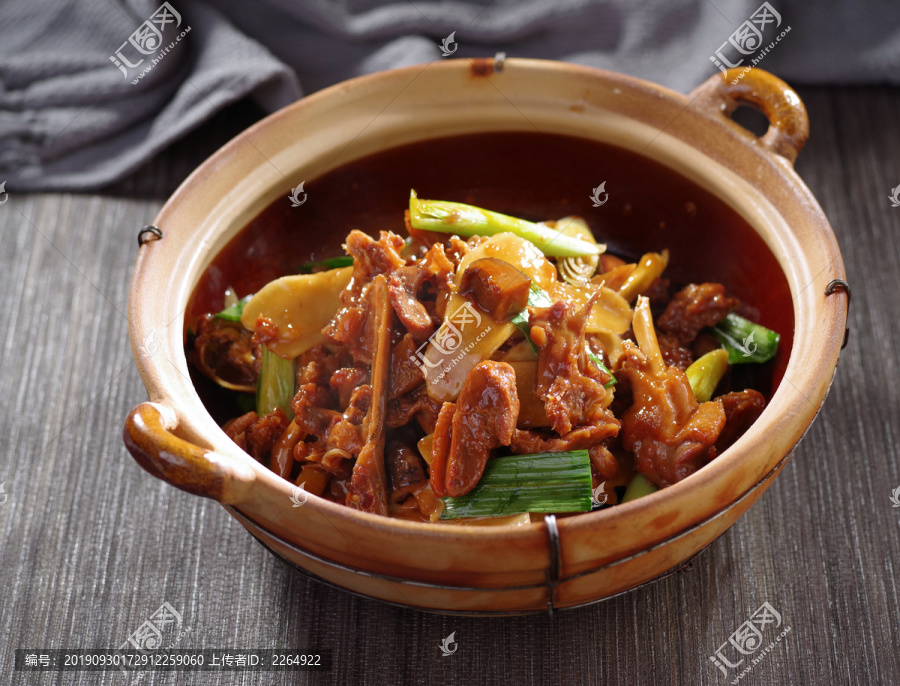 砂锅焖青头鸭