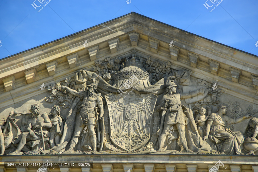 德国国会大厦人物装饰塑像