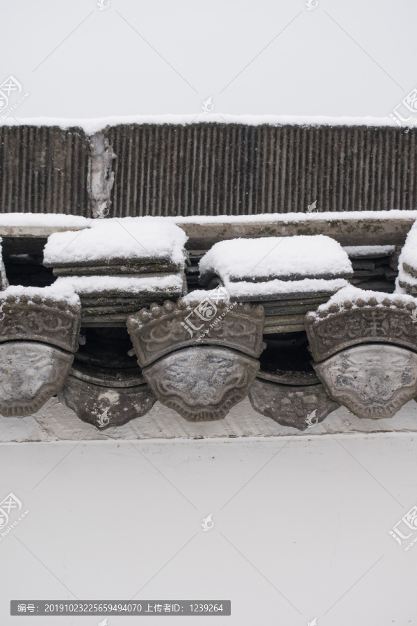 屋檐积雪