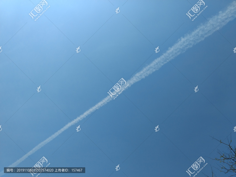 飞机尾迹白色航迹云