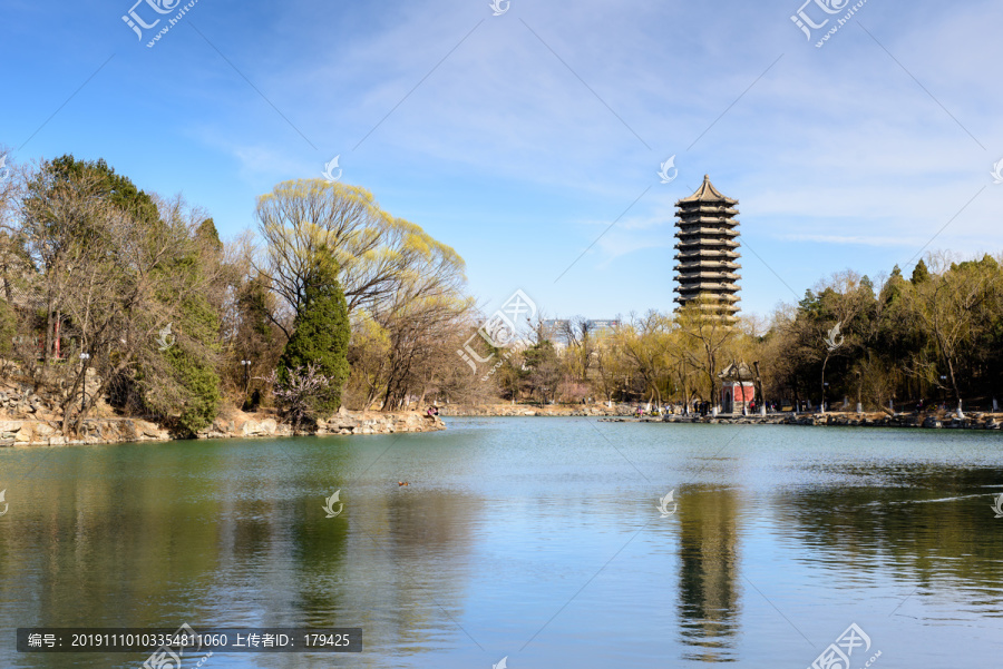 北大未名湖博雅塔慈济寺山门蓝天