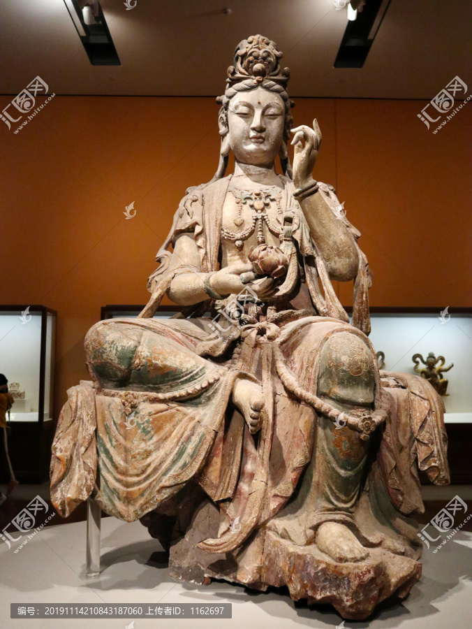 彩绘木雕菩萨坐像
