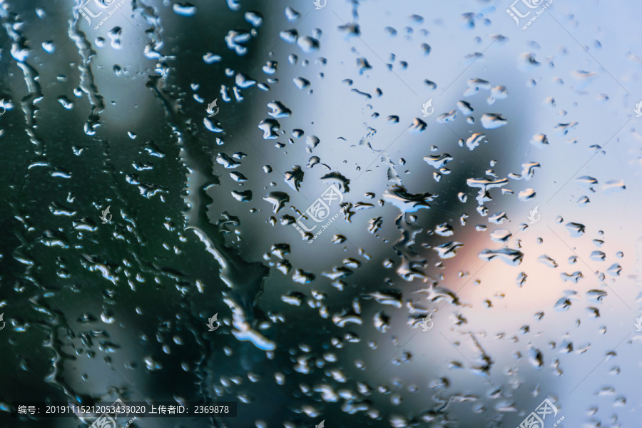 雨中的玻璃