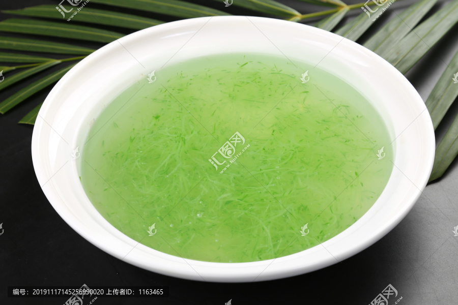 黄瓜丝蔬菜汤