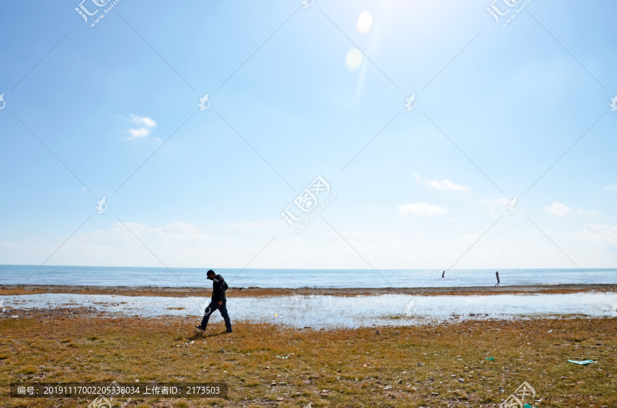 青海湖边