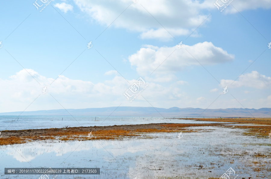 青海湖边