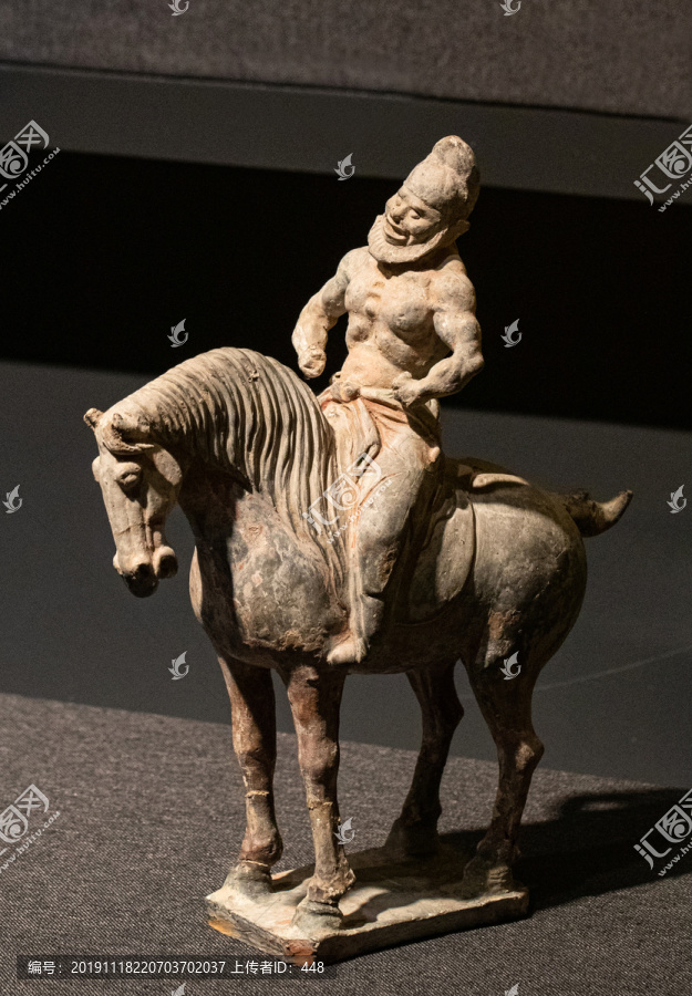 唐代彩绘陶胡人骑马俑
