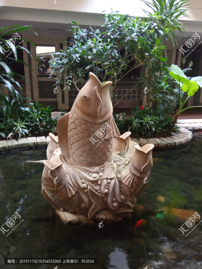 鲤鱼雕像