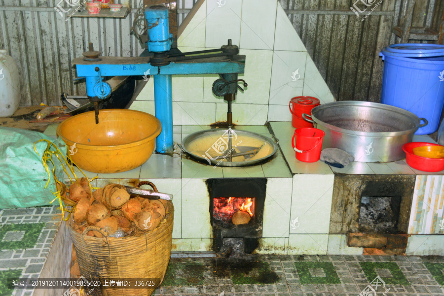 越南椰子糖作坊的熬制炉灶