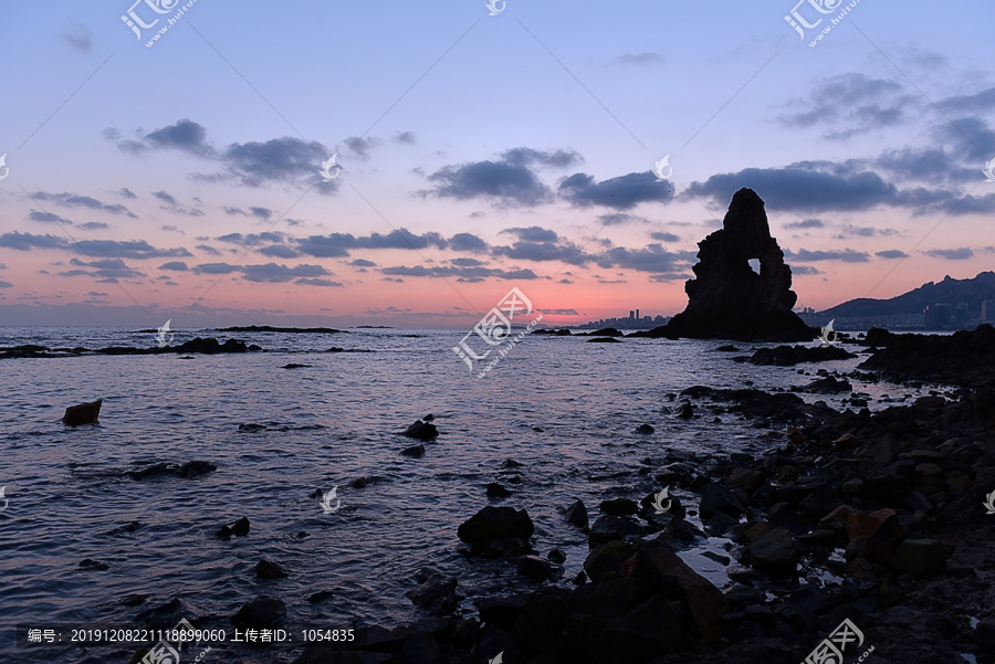 青岛石老人夜景